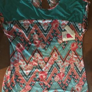 Bundle of 2 tops!